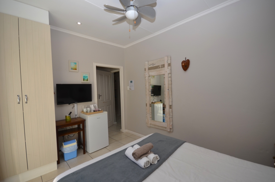 To Let 5 Bedroom Property for Rent in Kidds Beach Eastern Cape